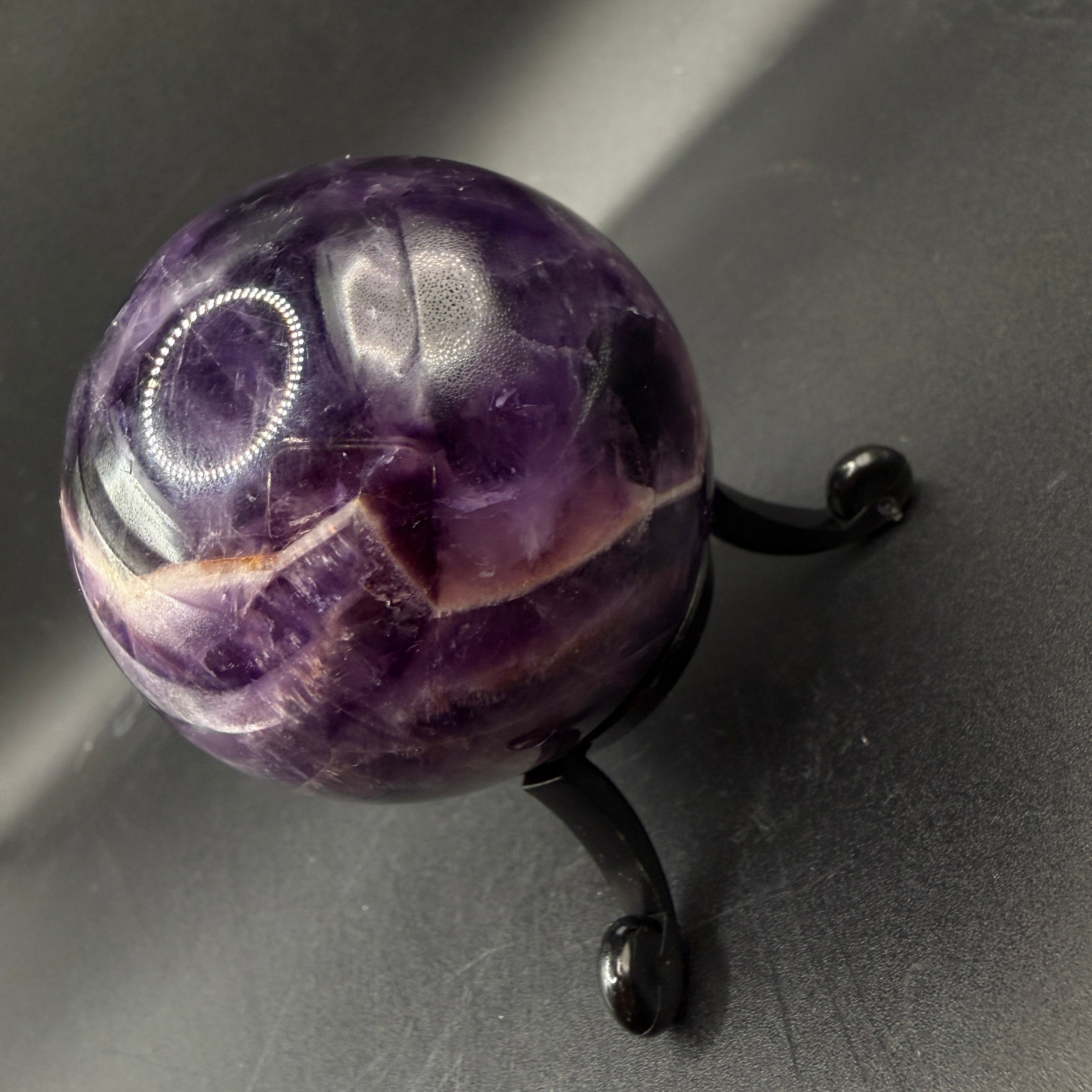 Chevron Amethyst Sphere Dx16.5cm