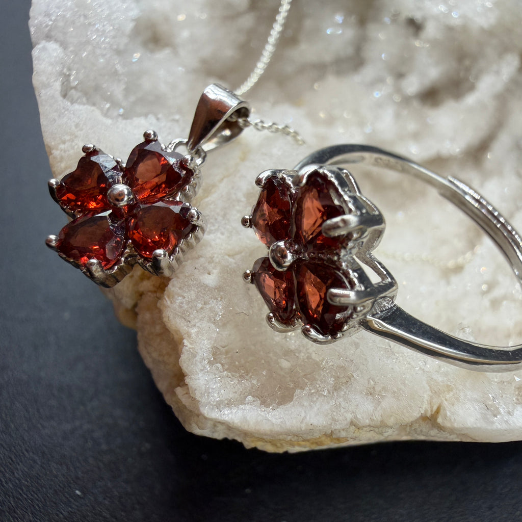 Garnet Clover Ring and Necklace S925 Set