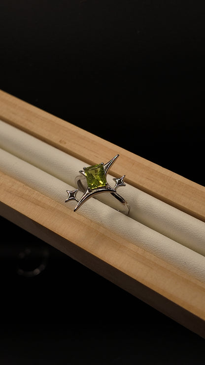 Peridot Signature Star Ring