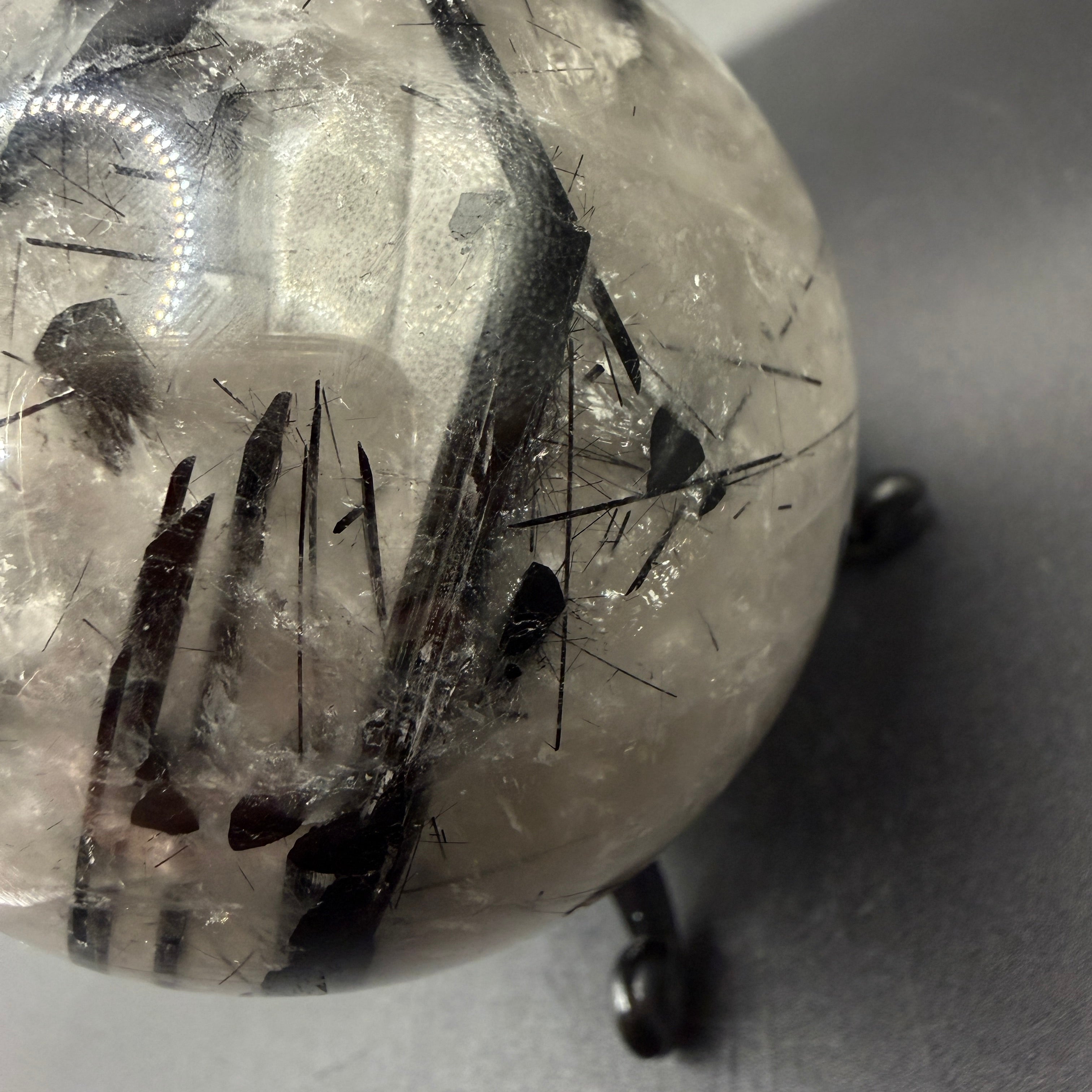 Black Tourmaline in Quartz Sphere Dx22.6cm