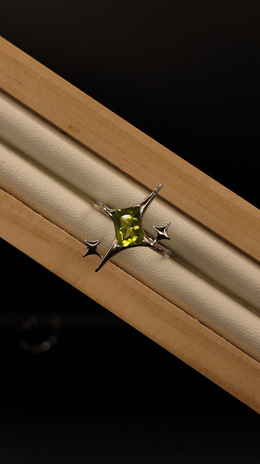 Peridot Signature Star Ring