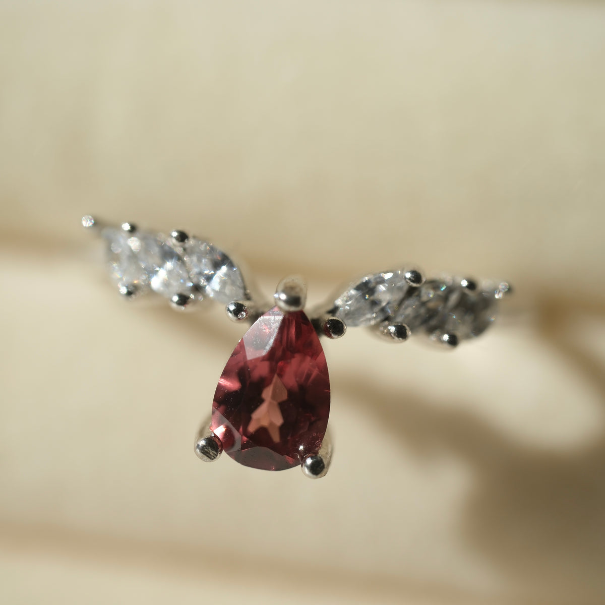 Garnet S925 teardrop ring, detail view 2