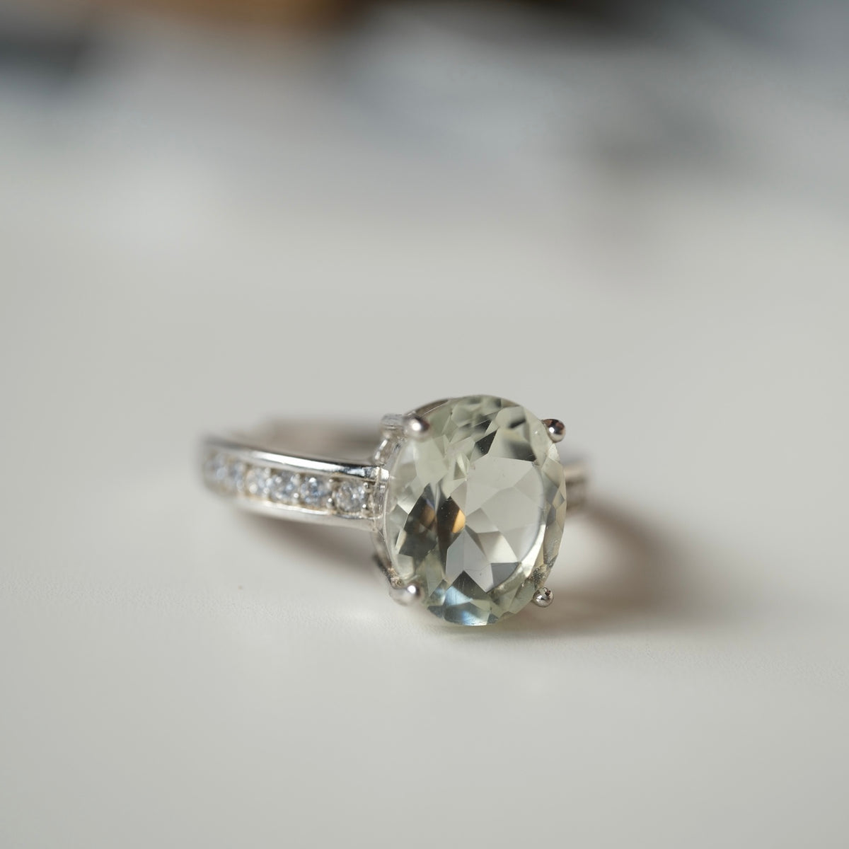 Green Quartz silver adjustable ring, side view