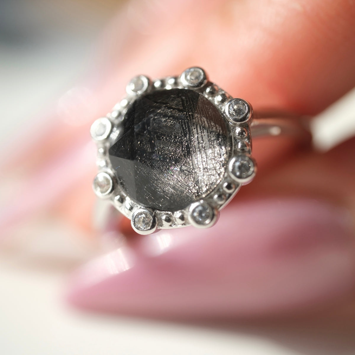 Close-up of the patterned centre of the Muonionalusta meteorite ring